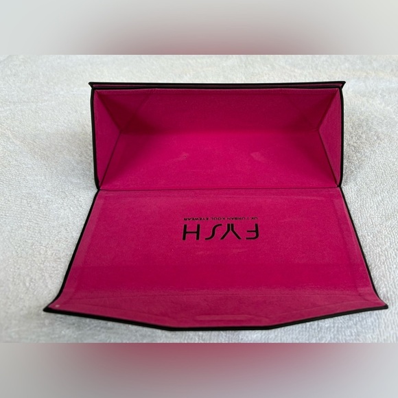 FYSH UK Urban Kool Eyewear Black & Pink Unisex Clamshell Glasses Case - Picture 5 of 9
